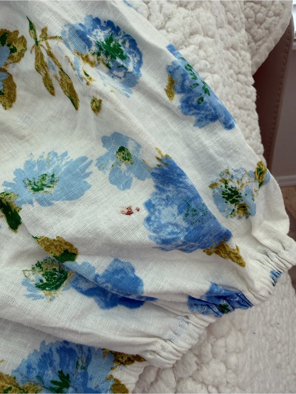 Zara White Crop Top with Blue Floral Print and Puff Sleeves - Picture 5 of 5
